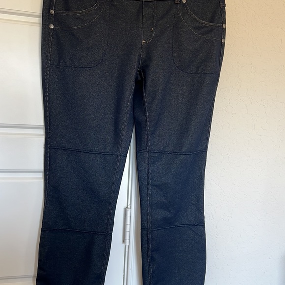 Athleta Bettona size LP skinny pant. - Picture 3 of 3